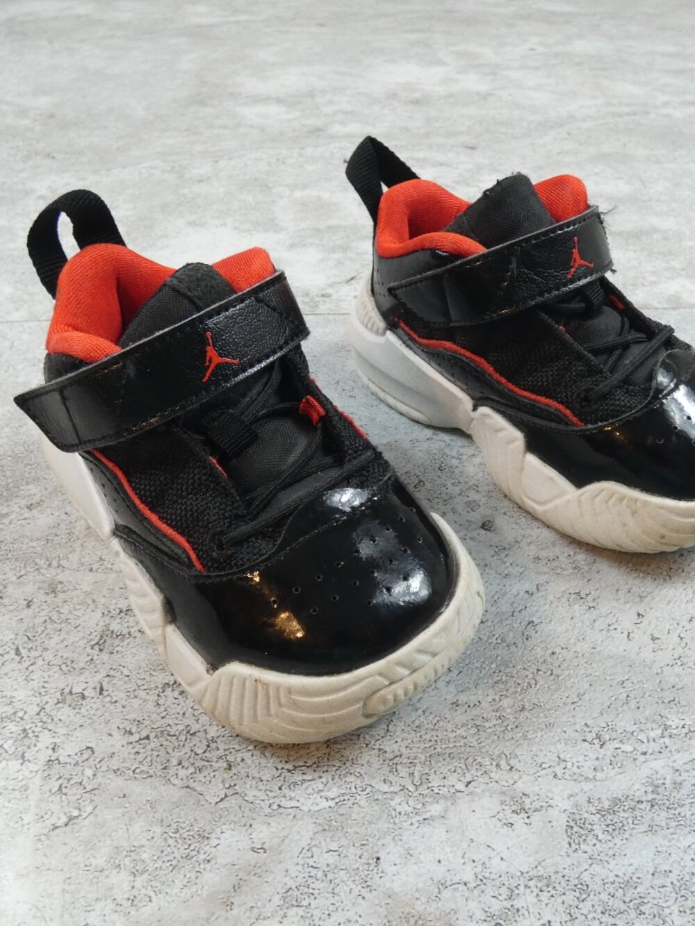 Nike AIr Jordan Baby Black Red Retro Sneaker
